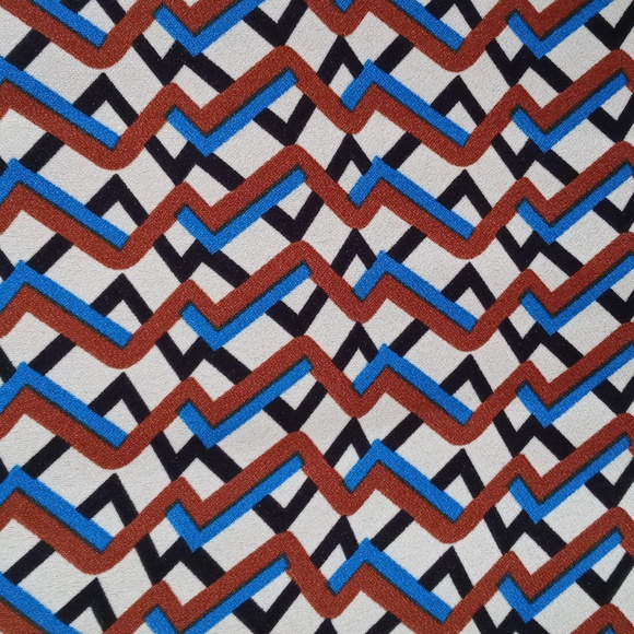 💙T Tahari💙 - Geometric Top - Picture 4 of 16